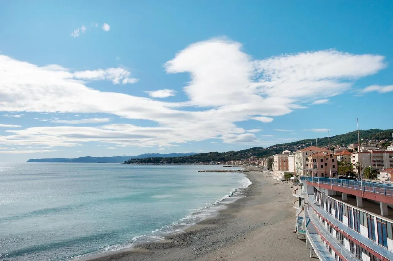 Bilocale Corosu Con 2 Balconi Apartment Varazze Italy